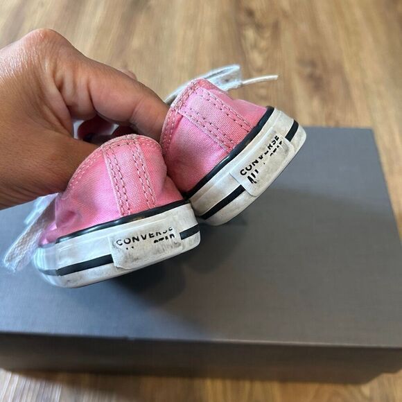 Converse Chuck Taylor all Star low top lace up pink shoes sneakers sz 8 kids - Picture 2 of 7